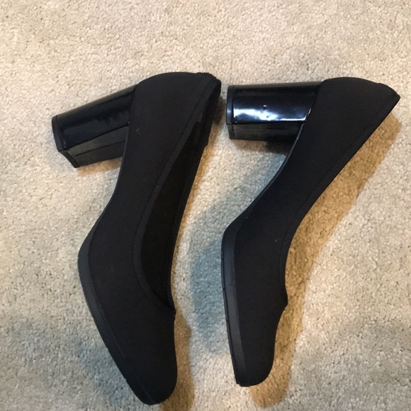 Anne Klein Black iFlex “Carole” Women’s Block Patent Look Heel Fabric Shoes-11 - Picture 4 of 11